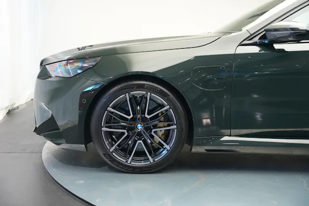 BMW M5 xDrive Touring *Brewster Green* *Keramik* *Pano* *Iconic Glow*