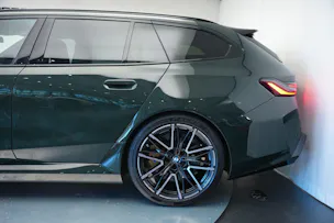 BMW M5 xDrive Touring *Brewster Green* *Keramik* *Pano* *Iconic Glow*