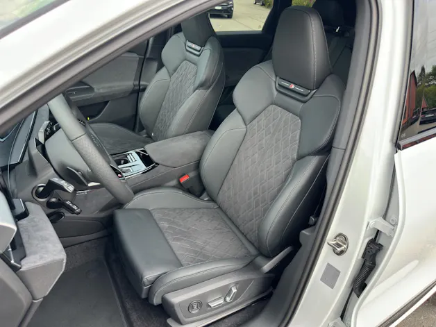 AUDI Q6 e-tron quattro