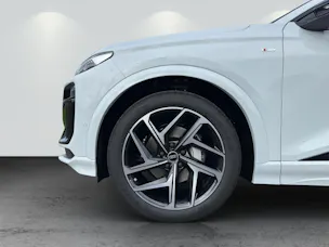 AUDI Q6 e-tron quattro