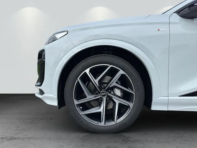 AUDI Q6 e-tron quattro