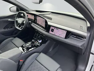 AUDI Q6 e-tron quattro