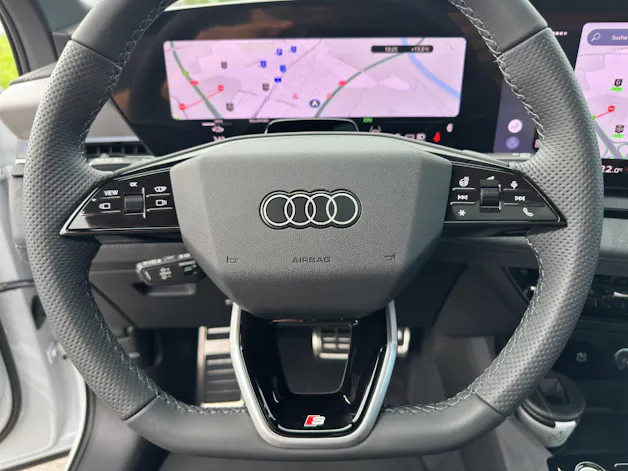 AUDI Q6 e-tron quattro