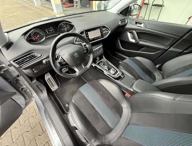 PEUGEOT 308 SW 1.2 Pure Tech Tech Edition EAT8