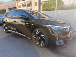 VW ID.7 TOURER GTX 340 PS 4MOTION *** VOLLAUSSTATTUG IN GRENADILSCHWARZ ***