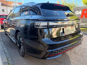 VW ID.7 TOURER GTX 340 PS 4MOTION *** VOLLAUSSTATTUG IN GRENADILSCHWARZ ***