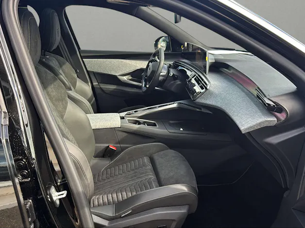 PEUGEOT 5008 195 Plug-in Hybrid e-DCS7 GT Exclusive