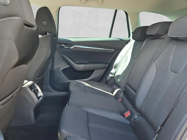 SKODA Octavia Combi 2.0 TDI 200 Style 4x4 DSG*ab Service/MFK*8- Fach Räder*LED Matrix*Kamera*