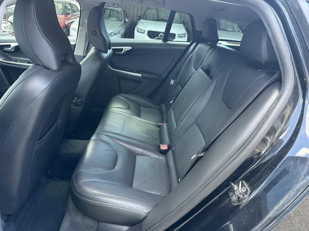 VOLVO V60 2.4 D5 Summum AWD