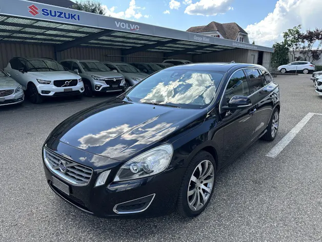 VOLVO V60 2.4 D5 Summum AWD