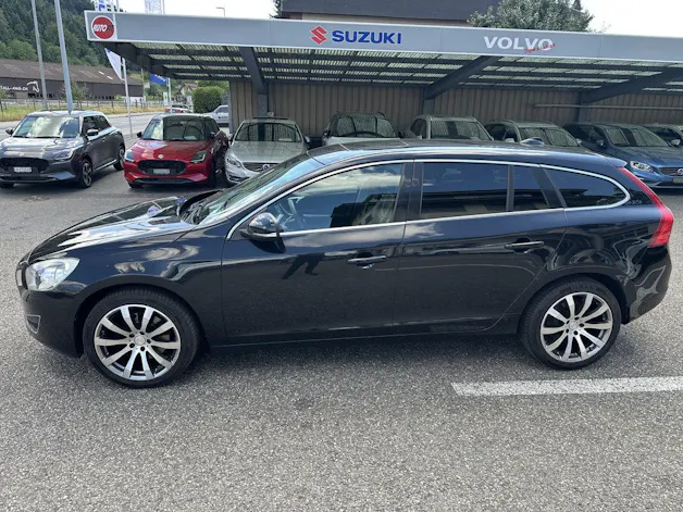 VOLVO V60 2.4 D5 Summum AWD