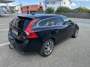 VOLVO V60 2.4 D5 Summum AWD