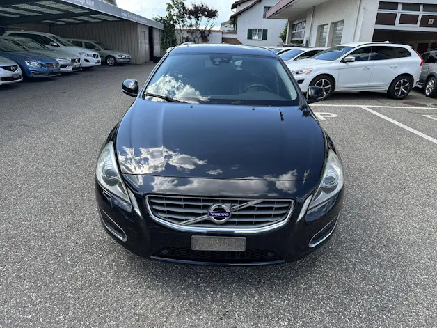 VOLVO V60 2.4 D5 Summum AWD