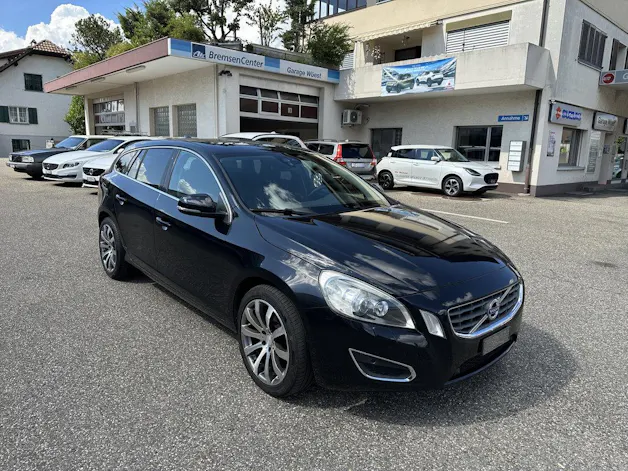 VOLVO V60 2.4 D5 Summum AWD