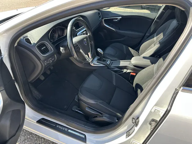 VOLVO V40 1.6 D2 Momentum Heico S/S