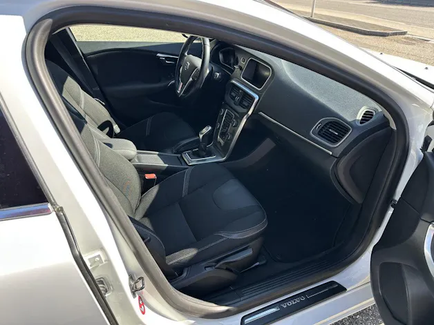VOLVO V40 1.6 D2 Momentum Heico S/S