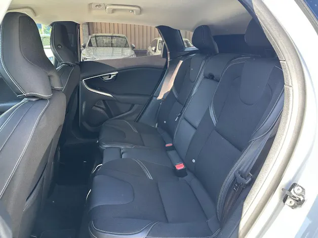 VOLVO V40 1.6 D2 Momentum Heico S/S