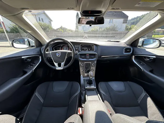 VOLVO V40 1.6 D2 Momentum Heico S/S