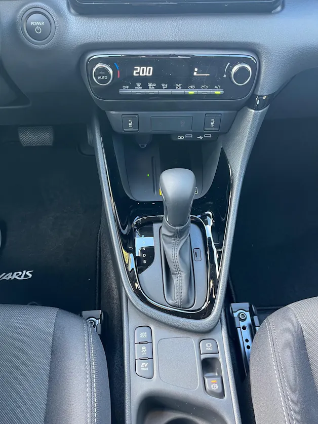 Toyota Yaris 1.5 VVT-i HSD Trend