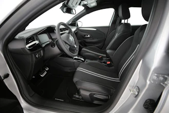 https://vehicle.imgix.net/4474535/db475cfa-ec6a-426d-bd68-8c93199b686b.jpg