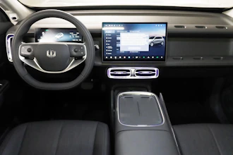 https://vehicle.imgix.net/4474582/5152eb10-c5c9-45af-95ba-099798fc34d2.jpg