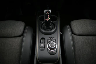 https://vehicle.imgix.net/4474713/1502c227-0e90-4853-9c9d-dd3b6c772959.jpg