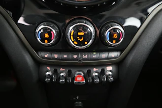 https://vehicle.imgix.net/4474713/f849e7da-2d1b-482c-bd51-0025163ca635.jpg