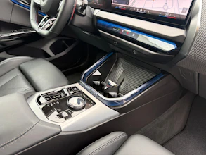 https://vehicle.imgix.net/4474740/6149c05d-7383-4a0e-a0c2-f101af4ced2f.jpg