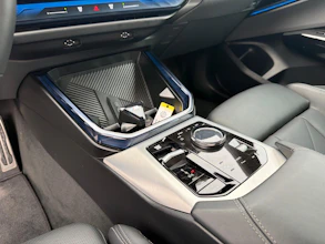 https://vehicle.imgix.net/4474740/87aab064-cabd-430a-8789-b4c4a7cb03e3.jpg
