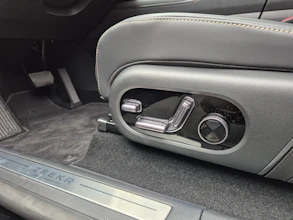 https://vehicle.imgix.net/4474766/c8a0c1fb-e00f-4555-85c7-71508c18bda8.jpg