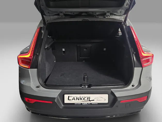 VOLVO XC40 2.0 B3 MH Plus Dark