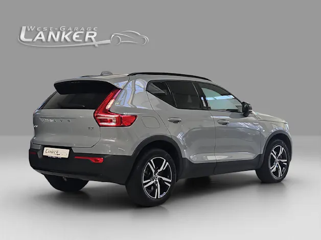 VOLVO XC40 2.0 B3 MH Plus Dark