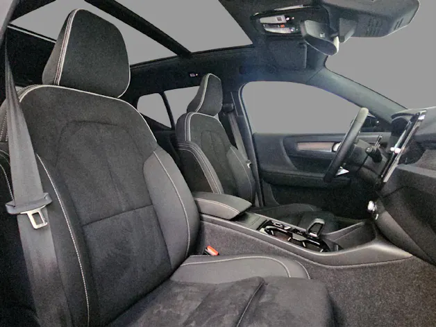 VOLVO XC40 2.0 B3 MH Plus Dark