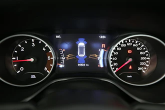 https://vehicle.imgix.net/4474790/cce83153-f8e0-415a-b861-44a304ea8435.jpg