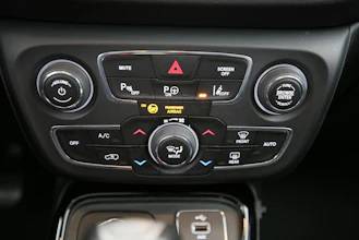 https://vehicle.imgix.net/4474790/ceaa444d-6ae7-48a6-86de-2c7c1b735cf1.jpg