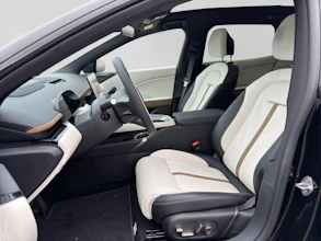 https://vehicle.imgix.net/4474825/e85d3409-ebcd-46de-8115-dae80fee78d7.jpg