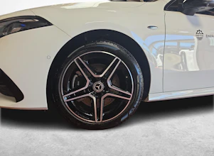 https://vehicle.imgix.net/4474903/f5c6db92-e56f-4937-a37e-4ad1065a59eb.jpg