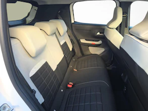 https://vehicle.imgix.net/4474904/0916b139-cfb5-42da-8046-7dea50074362.jpg