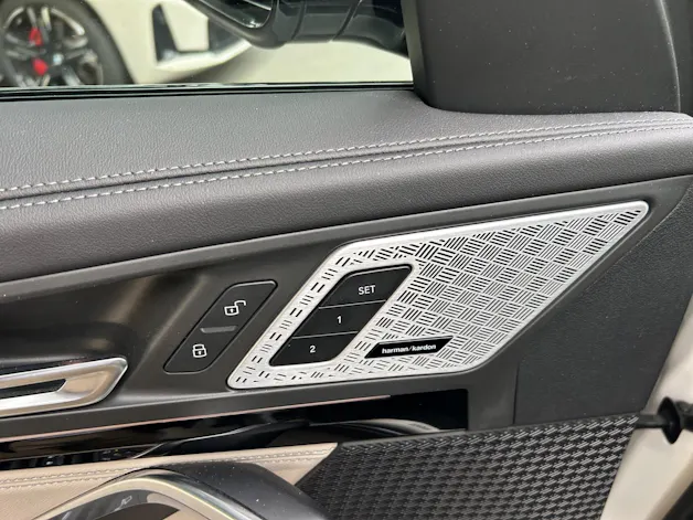 BMW X1 U11 30e xDrive paddles