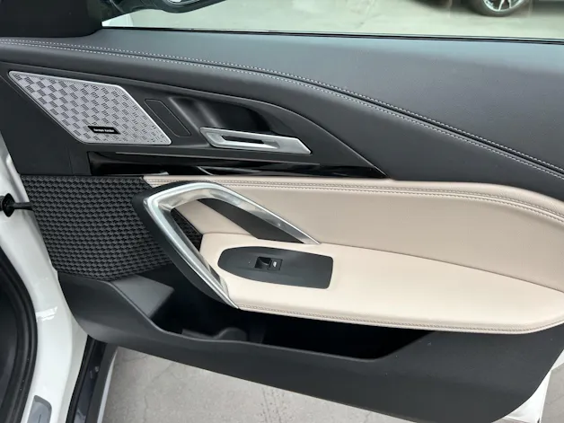 BMW X1 U11 30e xDrive paddles