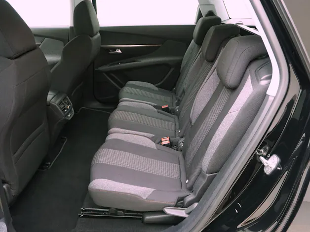 PEUGEOT 5008 1.5 BlueHDi Business Line