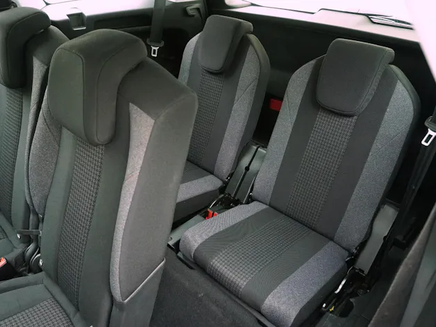 PEUGEOT 5008 1.5 BlueHDi Business Line
