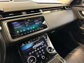 image du véhicule LAND ROVER Range Rover Velar 2.0 D 240 S