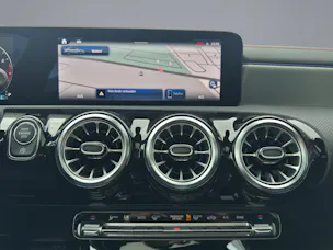 MERCEDES-BENZ CLA 250 AMG Line 4matic