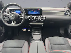 MERCEDES-BENZ CLA 250 AMG Line 4matic