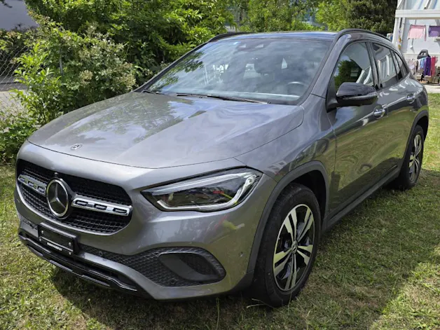 MERCEDES-BENZ GLA 250 Progressive 4matic