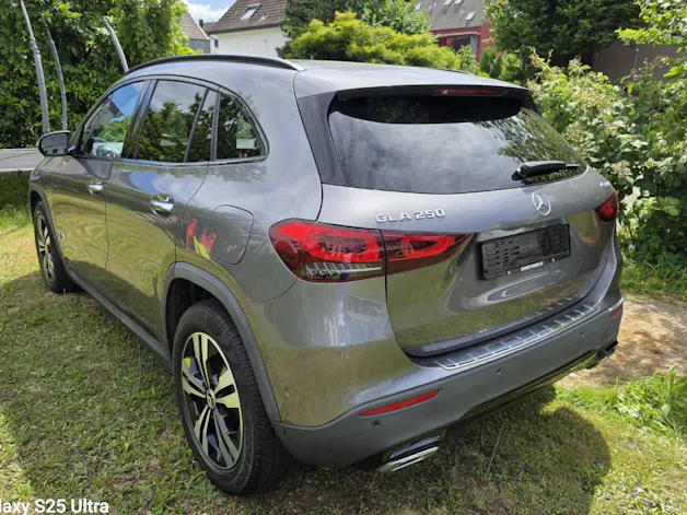 MERCEDES-BENZ GLA 250 Progressive 4matic