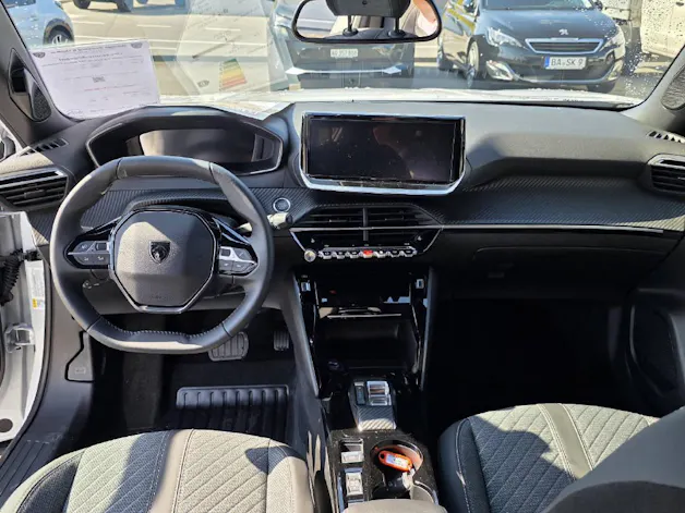 PEUGEOT 2008 1.2 Hybrid 145 Allure Premium