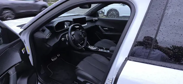 PEUGEOT 2008 1.2 PureTech 130 GT