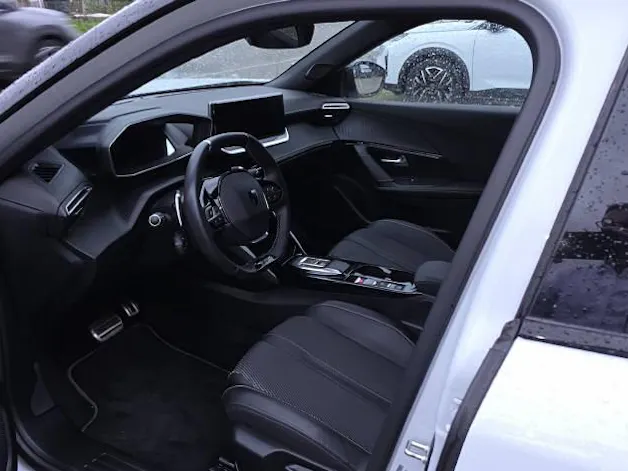 PEUGEOT 2008 1.2 PureTech 130 GT